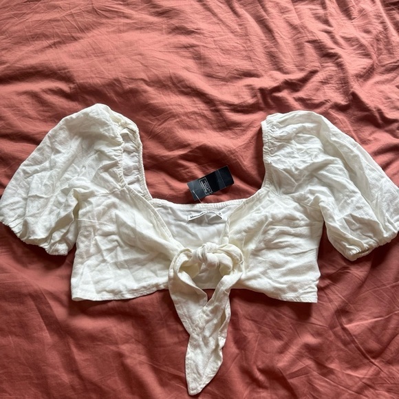 NWT Abercrombie & Fitch Linen Blend Tire front Bubble Sleeve white Crop Medium - Picture 2 of 4
